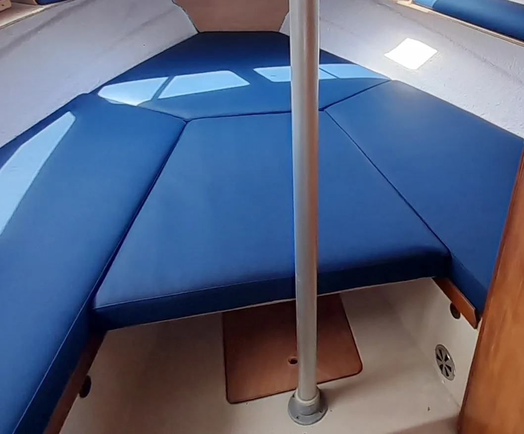 Matelas de pointe avant sur mesure réalisés par Sterne Voiles