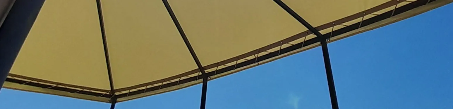 Voile d'ombrage tendue confectionnée par Sterne Voiles à Sète
