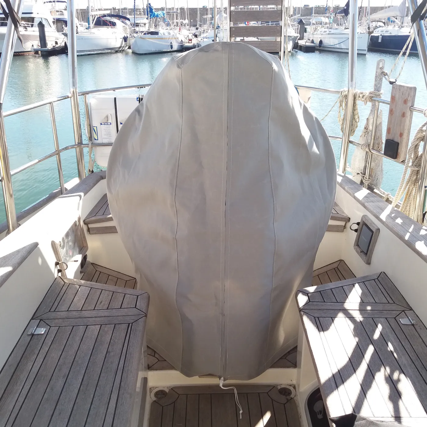 Taud de protection de cockpit sur mesure réalisé par Sterne Voiles